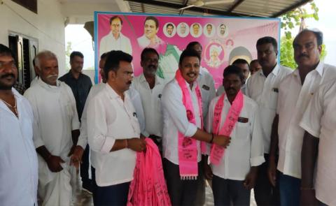 Joined TRS party attracted by welfare schemes - MLA Nomula Bhagat