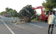  A vehicle loaded with chickens overturned, causing a loss of Rs.10 lakh